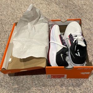 New in box Women's Nike Pegasus 38 sz 9 M